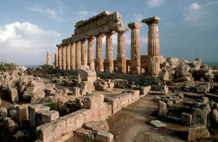 L'area del Tempio B accanto al Tempio C